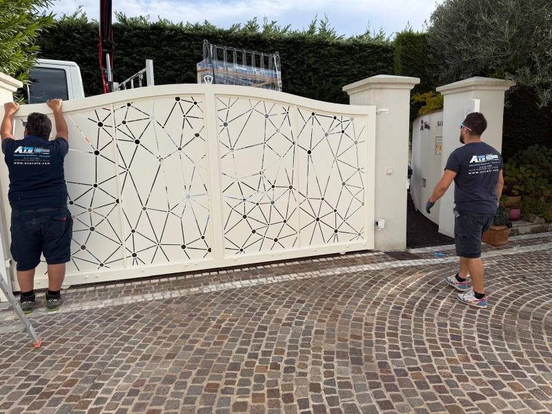 Portail aluminium sur mesure en découpe laser – Nice