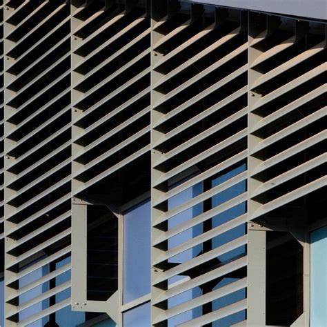 Pose de brise-soleil orientables à Nice (06) et dans les Alpes-Maritimes – Azur Alu