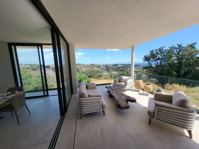 Menuiseries aluminium Schüco sur mesure – Villa sur les hauteurs d’Antibes