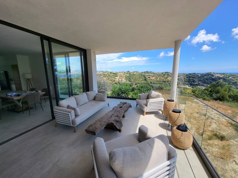 Garde-corps vitrés sur mesure pour terrasse de villa – Antibes