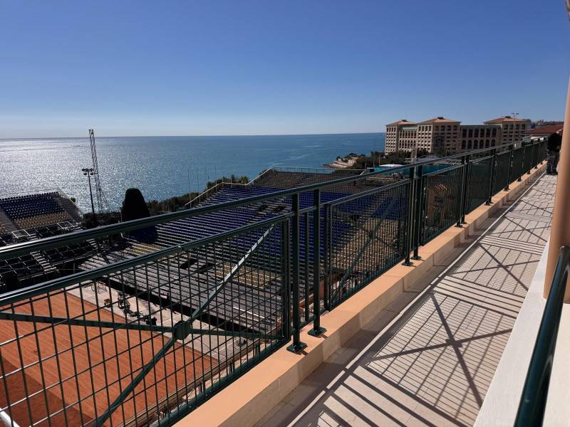 Garde-corps acier sur mesure avec vue sur les courts du Rolex Monte-Carlo Masters à Monaco