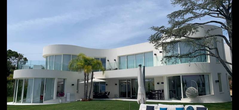 AZUR ALU : Entreprise spécialisée dans la fabrication de menuiseries extérieures en aluminium et PVC sur Nice (06)