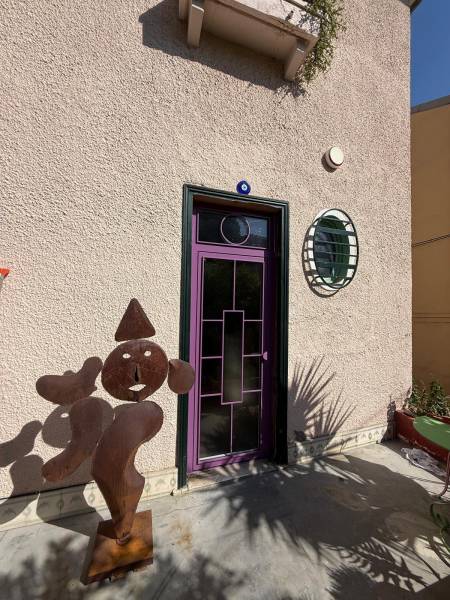 Transformation complète de façade avec porte d’entrée design – Azur Alu PACA